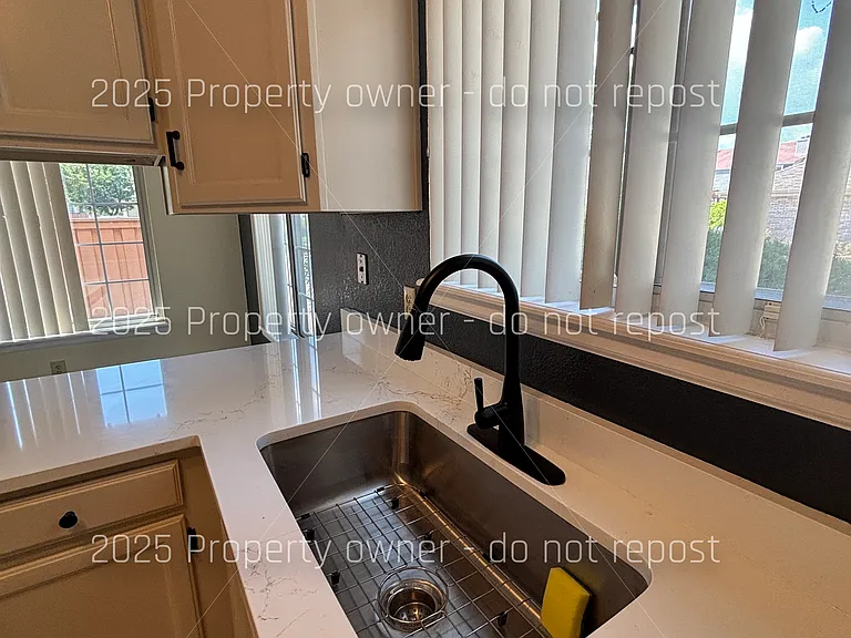 2010 S Xenia Way — Photo 8