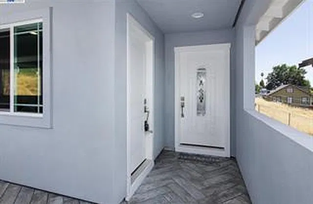 4 bed, 3.5 bath, 1819 sqft, $4,300 — Photo 2