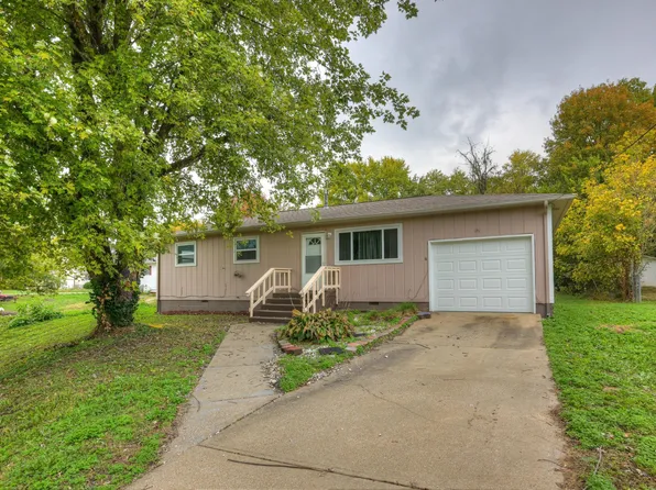 126 E Splitlog Avenue, Goodman, MO 64843