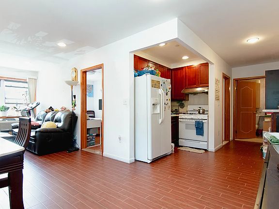 2nd image of 140 Avenue O APT 2R