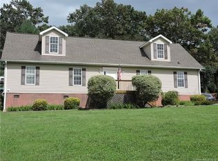 33 Rowe Ct, Hendersonville, NC 28792