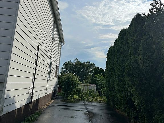 3rd image of 72 Richard St