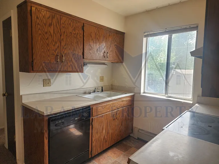 708 Downey St #9 — Photo 9