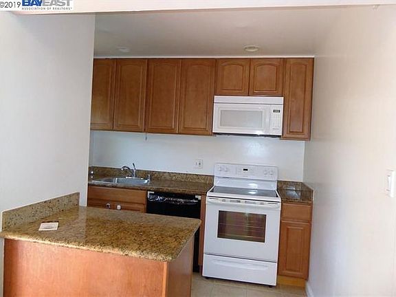 5th image of 2045 Camel Ln APT 3