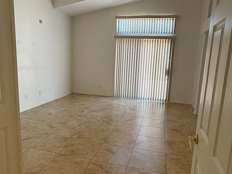 1885 E Drake Dr — Photo 7