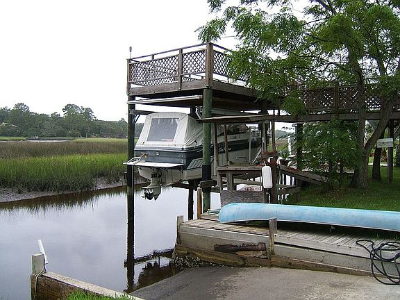 Boat lift