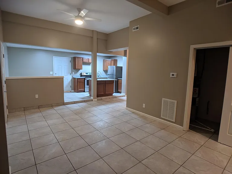 2435 S Dixie Dr — Photo 9
