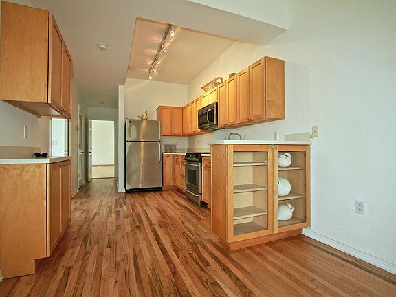4th image of 2870 Pine Tree Dr APT 4