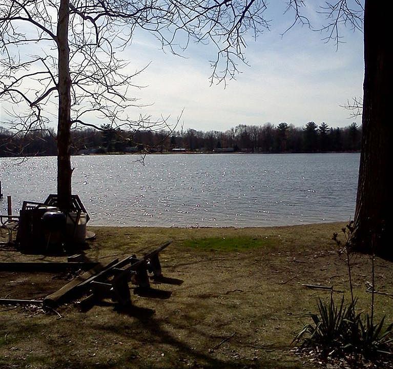 2nd image of Silver Lake Rd