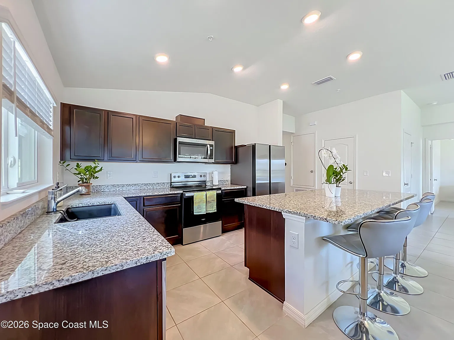 4 bed, 2.0 bath, 1696 sqft, $3,000 — Photo 3