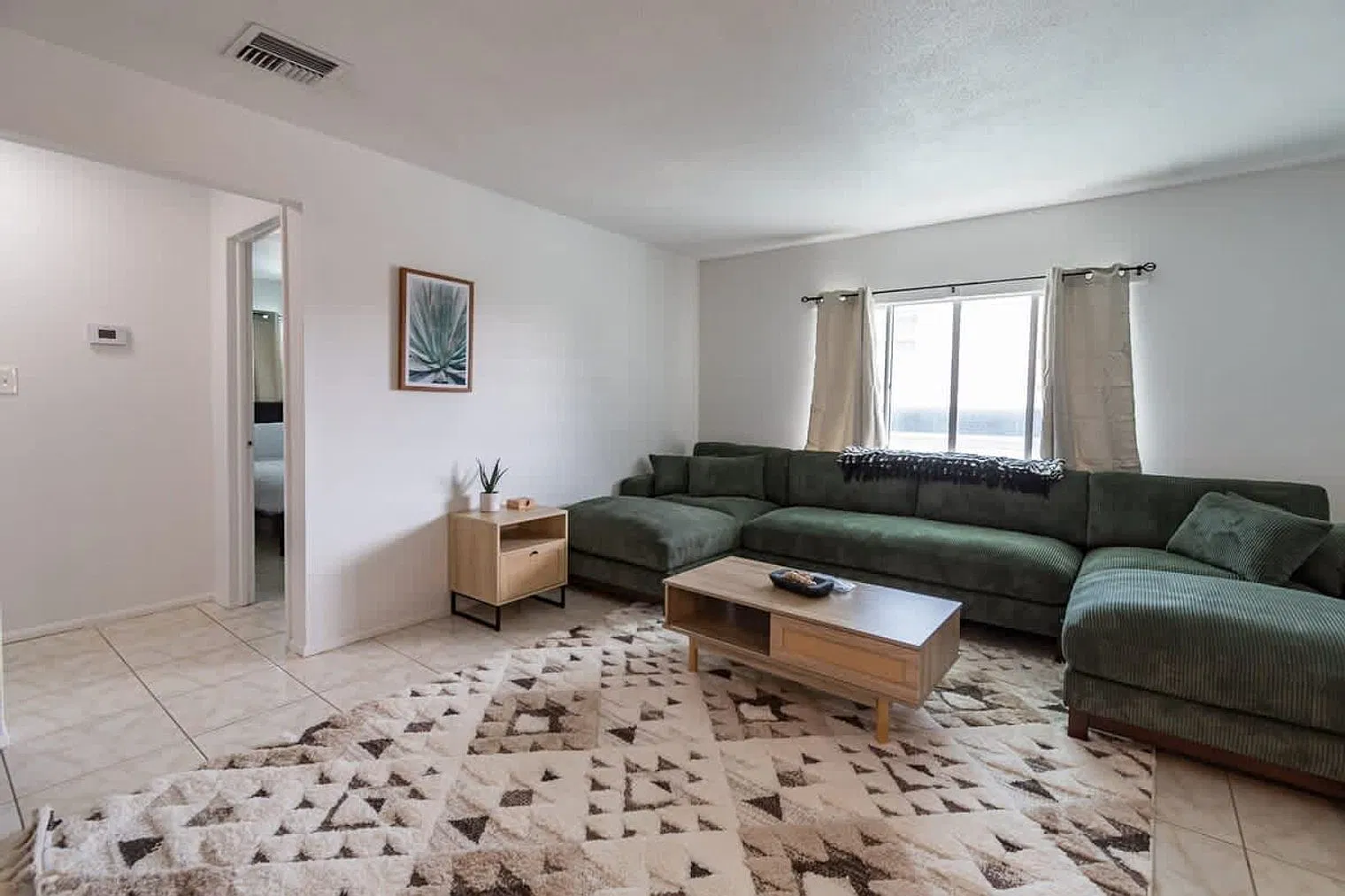 2 bed, 1.0 bath, 796 sqft, $2,916 — Photo 4