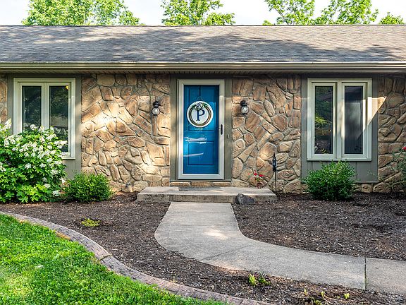 4th image of 301 Atwood Dr