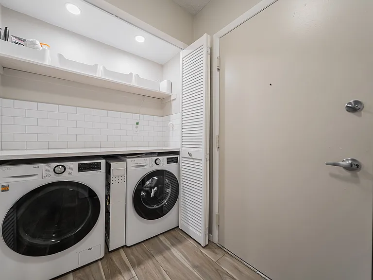 Huntington Green Apartments — Photo 44