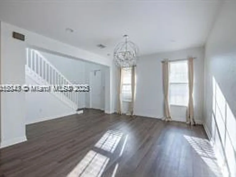 109 SW 147th Ter #1109 — Photo 4