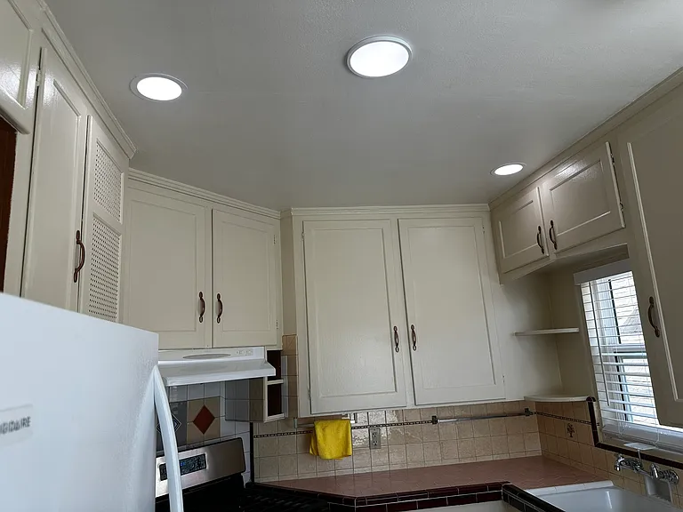 Kitchen:

Recessed Lighting, Lots of Cabinet & Drawer Space