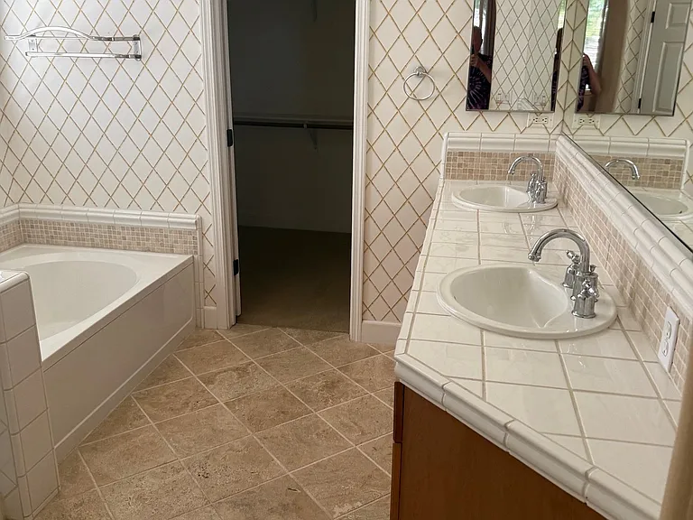 1832 N Vickie St — Photo 16