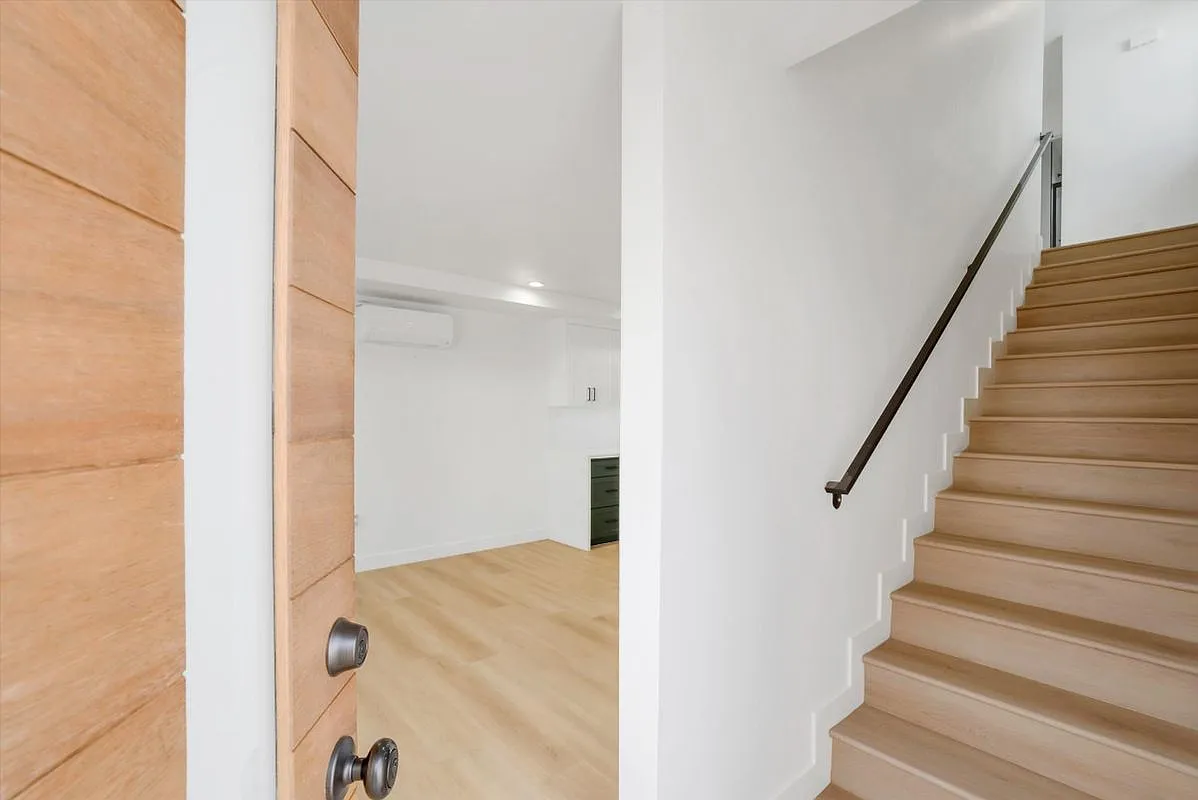 4 bed, 3.0 bath, 1250 sqft, $3,641 — Photo 4