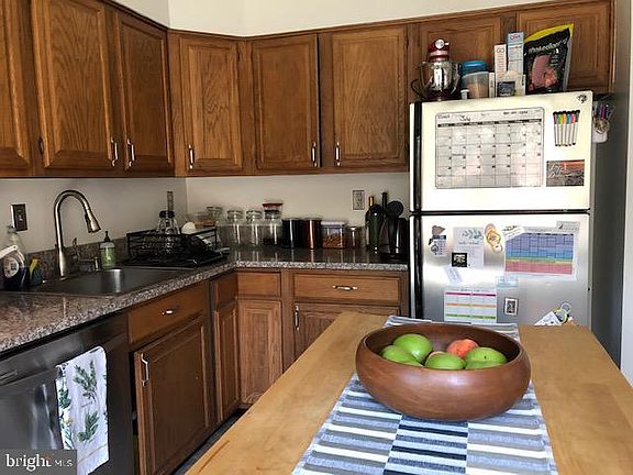 3rd image of 2506-2506B N Fairfax Dr #7DIII