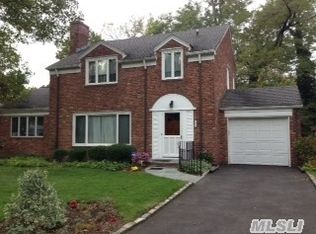 103 The Waterway, Manhasset, NY 11030