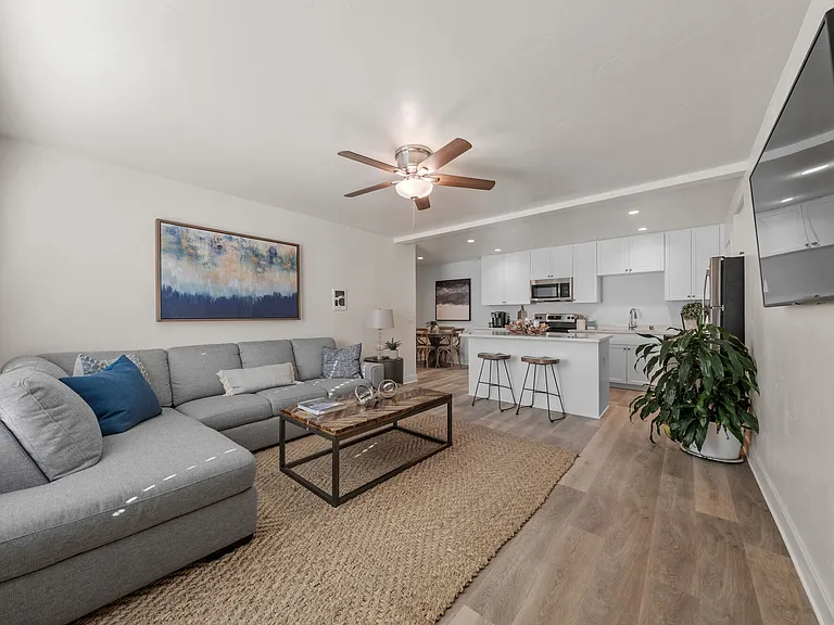 Temecula Gardens Apartments — Photo 16