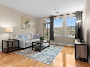 1 Harvest Dr #208, North Andover, MA 01845