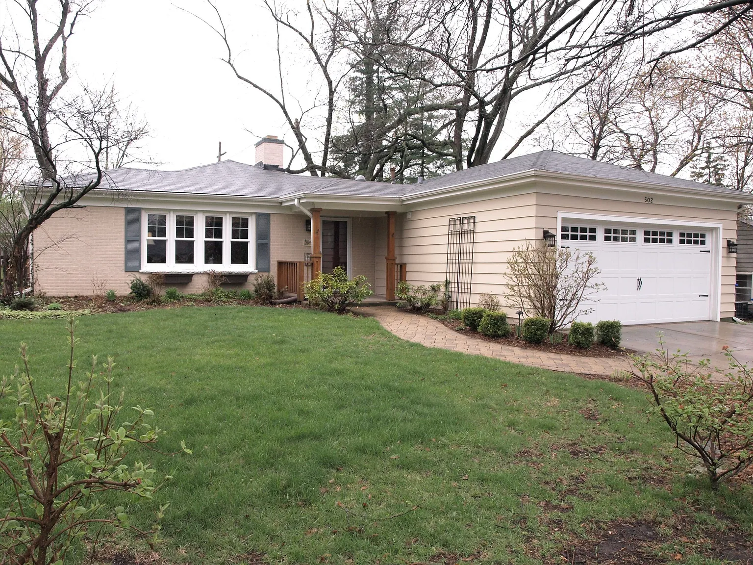 502 Parkway Dr photo 1
