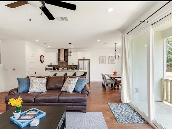 4th image of 2105 Donahue Ln #B