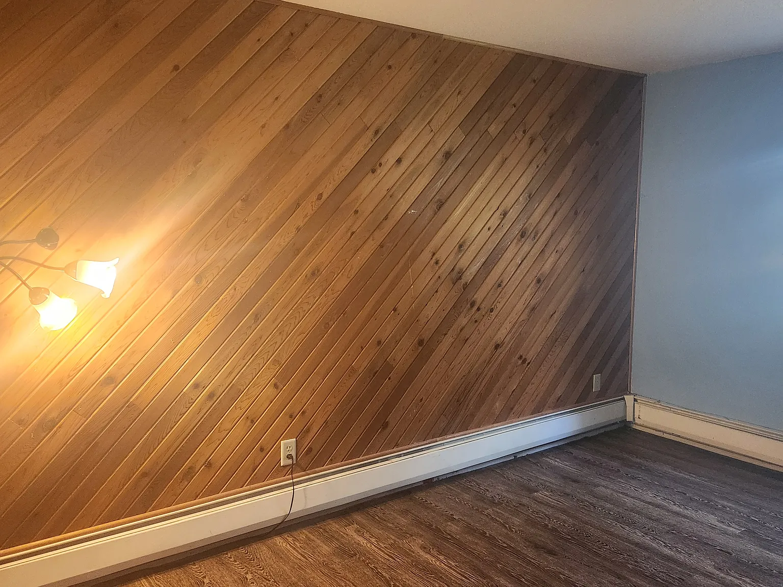 3 bed, 900 sqft, $650 — Photo 3