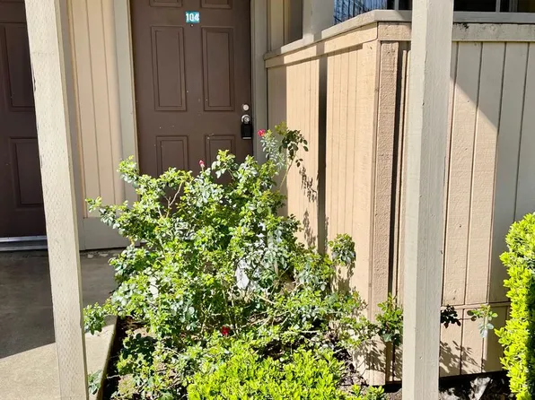 Hollister Apartment Complex