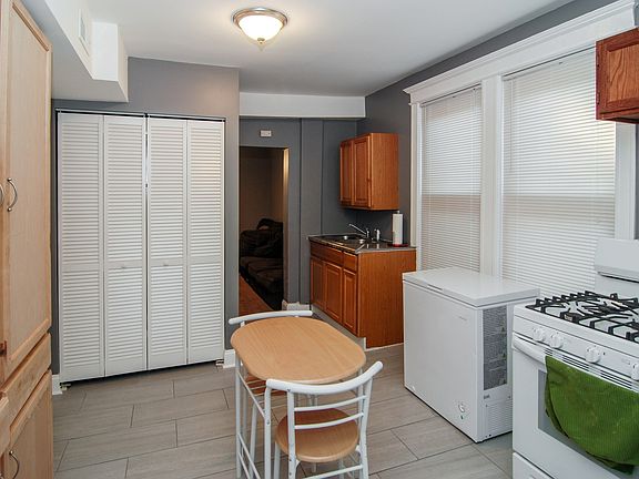 4th image of 1244 Clarence Ave