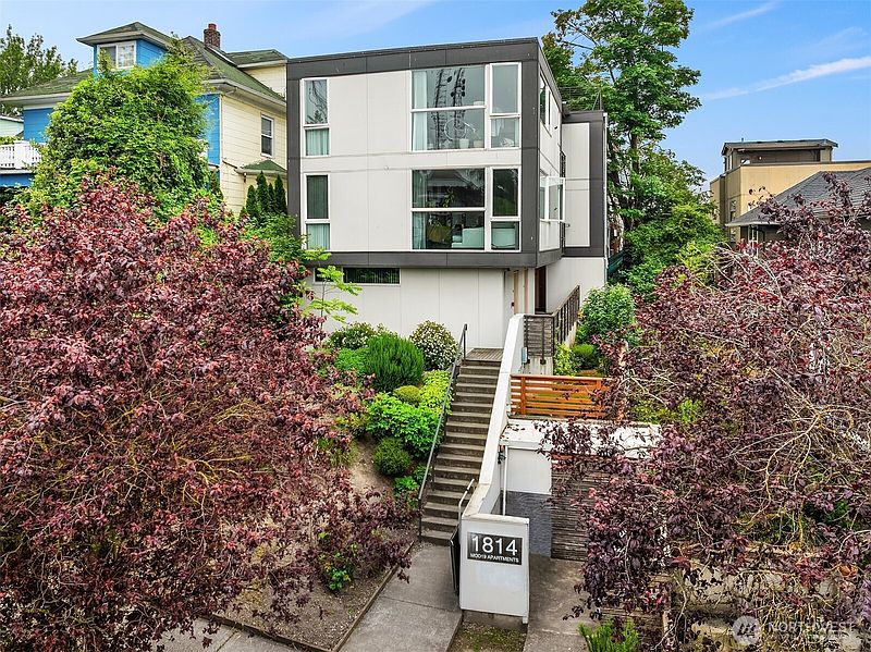 2nd image of 1814 E Denny Way