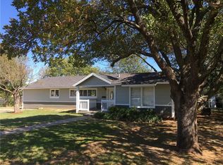 409 11th St, Nocona, TX 76255