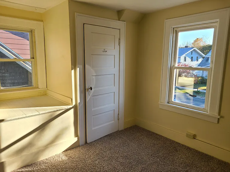 1121 Diamond Ave — Photo 10