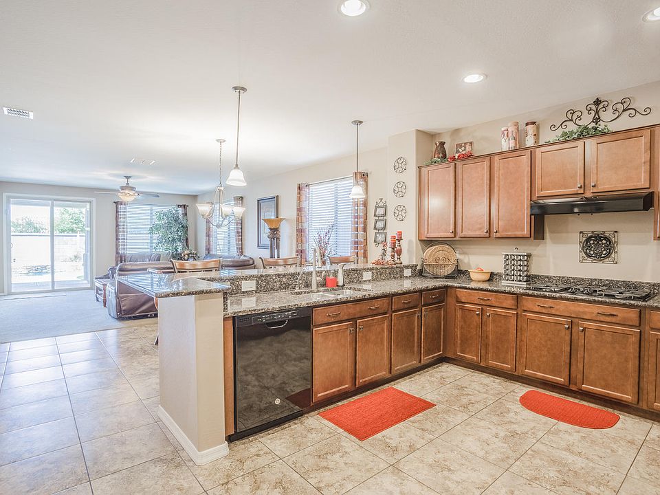 1st image of 1102 W Oleander Ave