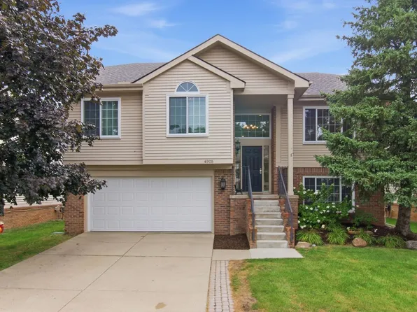4905 Carrington Dr, Rochester, MI 48306