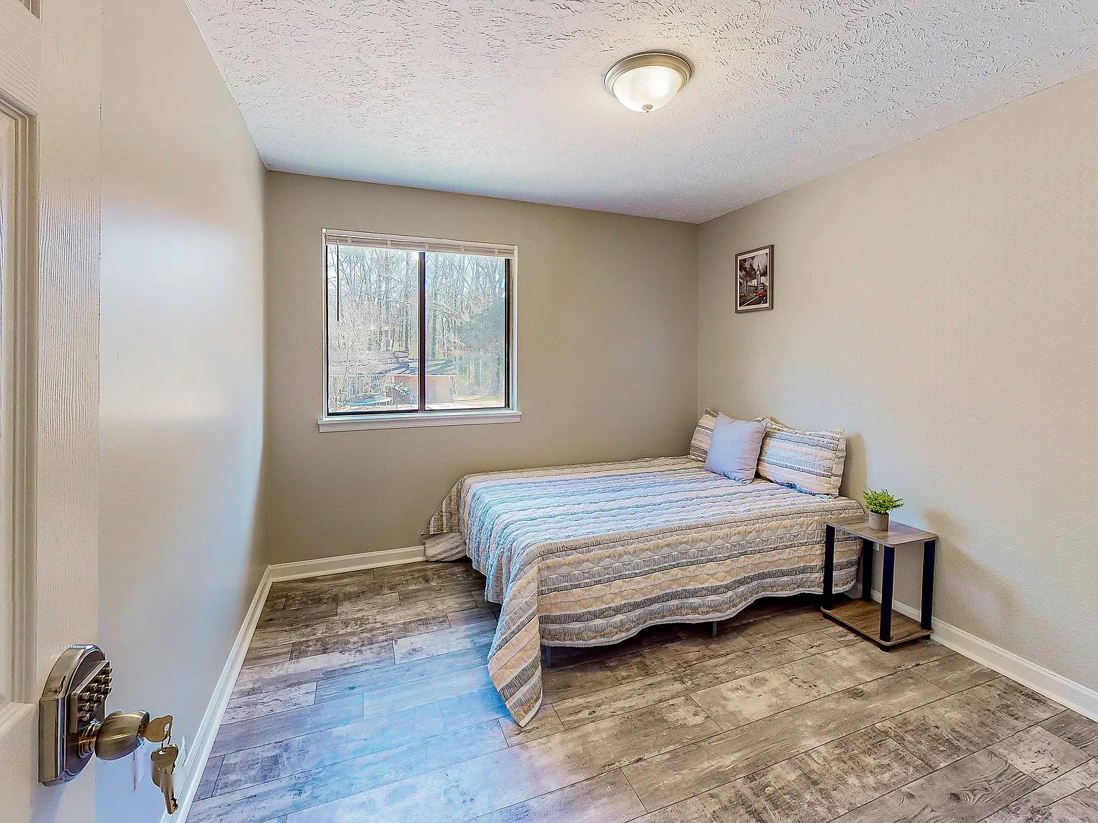 4 bed, 3.0 bath, 1800 sqft, $624 — Photo 1