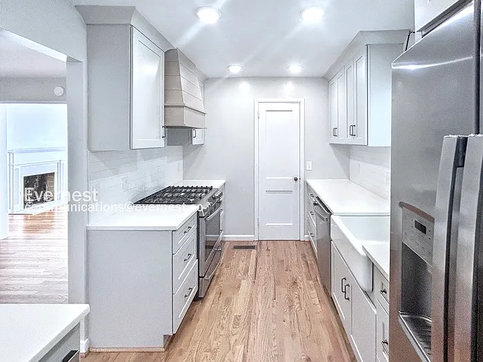 3 bed, 2.0 bath, 1518 sqft, $2,995 — Photo 3