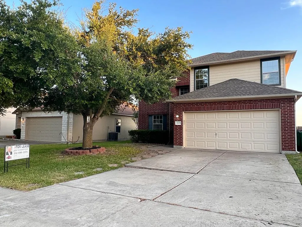 4 bed, 2051 sqft, $2,195 — Photo 3