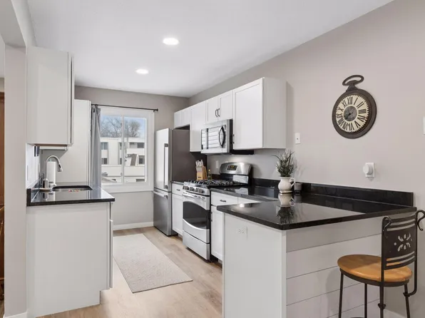 10840 Rockford Rd APT 209, Plymouth, MN 55442