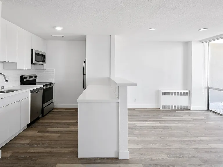 Crystal Tower Apartments — Photo 17
