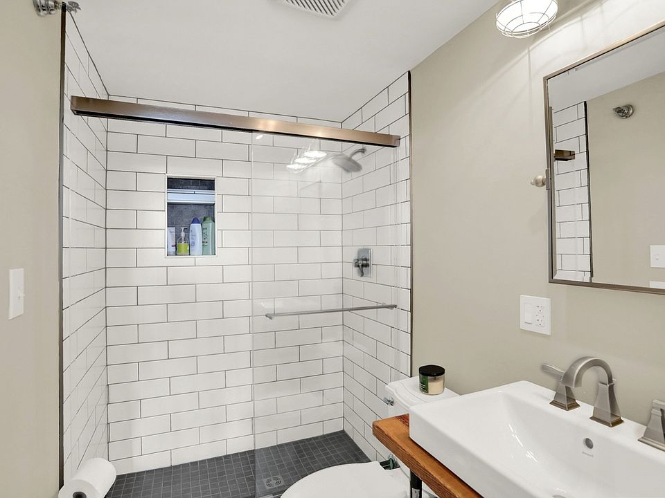 1st image of 735 Lexington Ave
