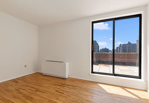 5th image of 345 W 30th St Penthouse D