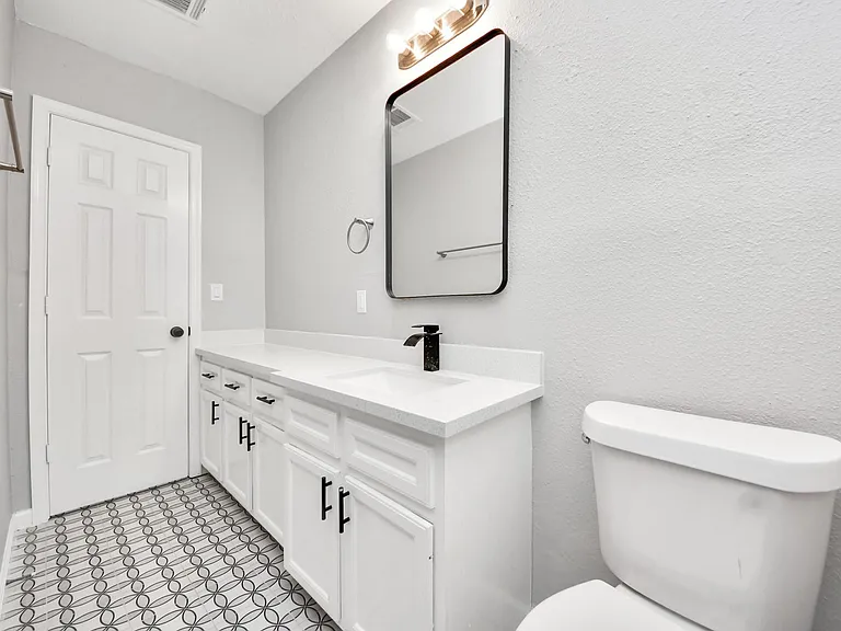 710 Canary Cir — Photo 16