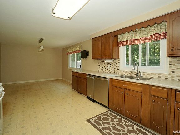 3rd image of 1300 Doebler Dr