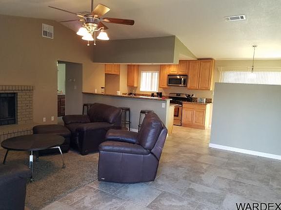 4th image of 2549 Country Club Pl