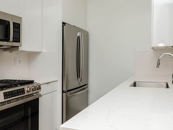 3rd image of 305 W 50th St APT 26B