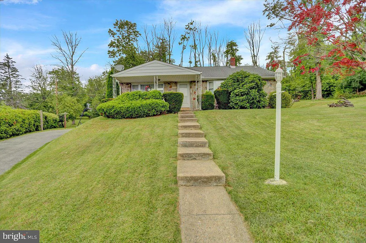 2313 Alsace Rd photo 1