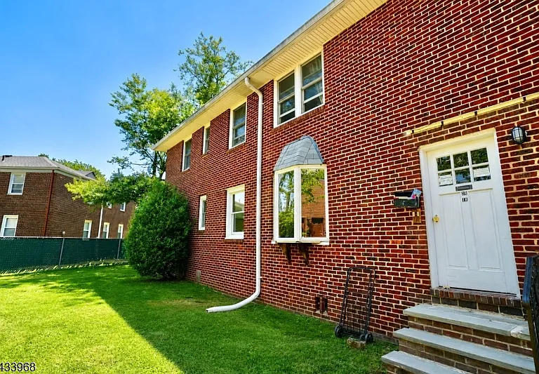 15 N Carpenter Ter #1R — Photo 11