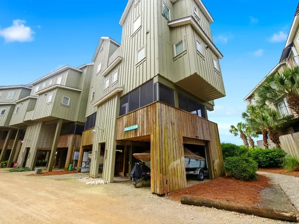 312 Pirates Landing Dr, Carrabelle, FL 32322