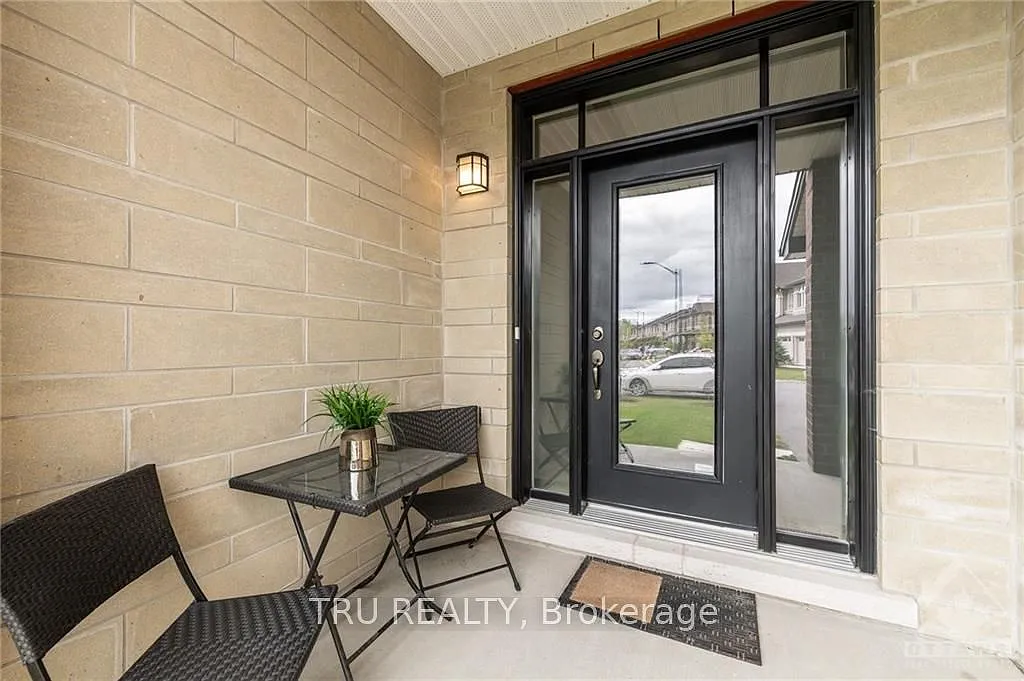 3 bed, $2,700 — Photo 2